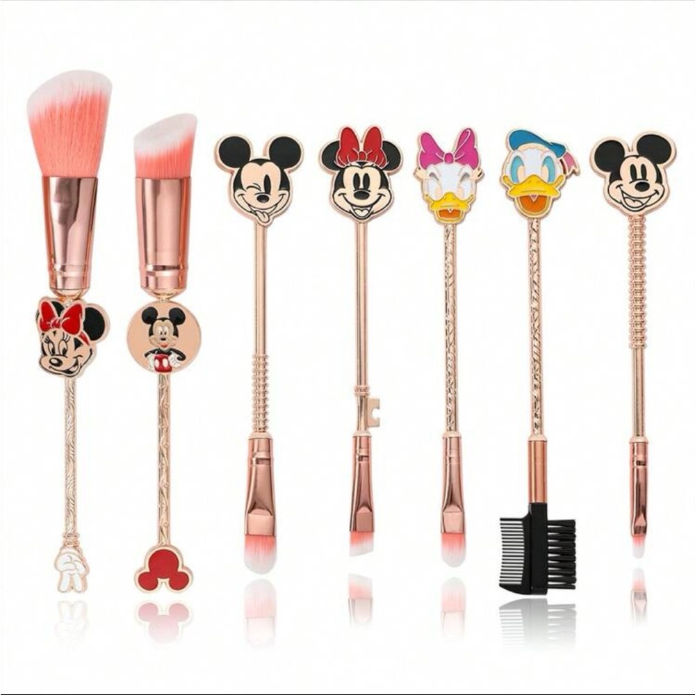 Disney Mickey and Friends Makeup Brush Set - Picture 10 of 13